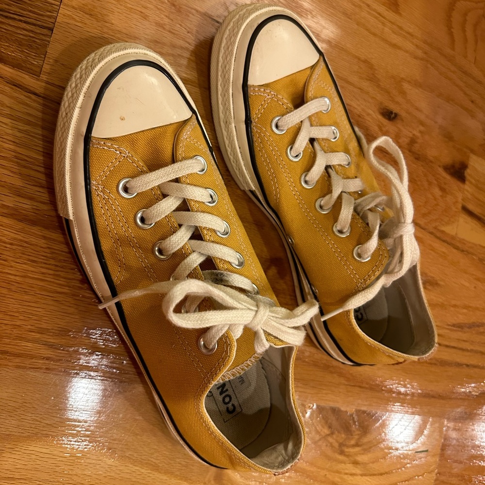 Women/men converse